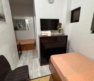 Virac Apartment | Comfy 2Single Beds Unit, with Wifi, Free Parking at Sonia's Island Stay