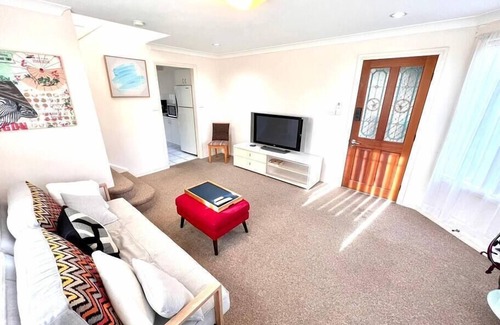 West Gosford House | Comfy 3 Bed Gosford townhouse near CBD & Hospital