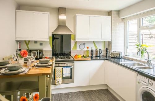 Acresford House | Comfy 3-Bed House near City Centre, sleeps 6