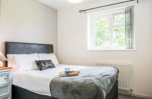Acresford House | Comfy 3-Bed House near City Centre, sleeps 6