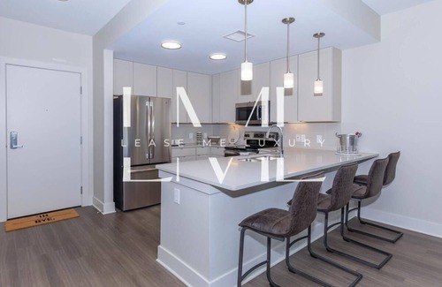 Orange Apartment | Comfy 3-Bedroom Corporate Apartment in Cleveland with Fitness Room, AC & Wifi