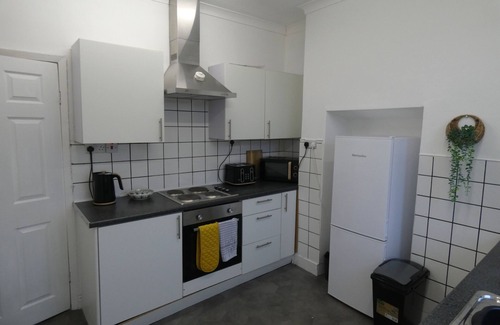 Abertillery House | Comfy 3 Bedroom Cottage in Calm Location