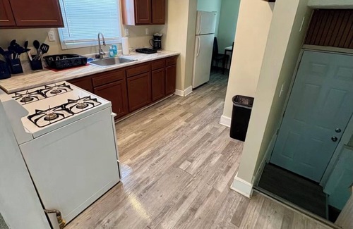 Akron House | Comfy 3 Bedroom Entire Home With Cozy Vibes
