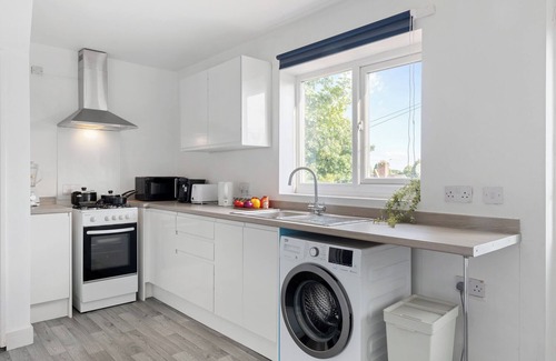 Newark upon Trent House | Comfy 3 Bedroom House in Nottingham, Sleeps 6