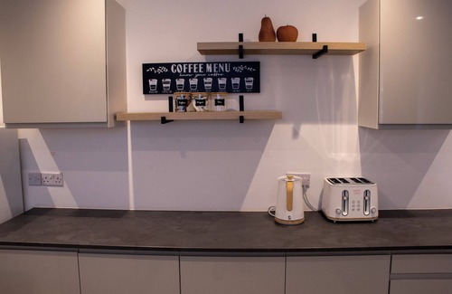 Stevenage House | Comfy 3-bedroom house with WiFi and parking in Stevenage