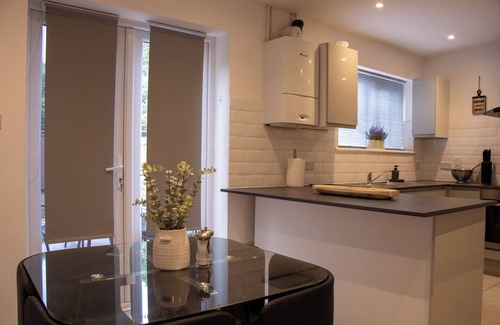 Stevenage House | Comfy 3-bedroom house with WiFi and parking in Stevenage