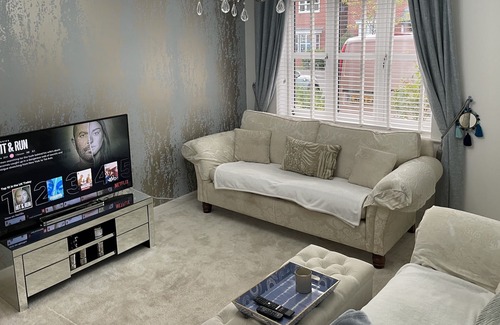 Coalville House | Comfy 3 bedroom property