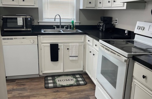 Woodfield House | Comfy 3-bedroom townhome near Fort Jackson & USC.