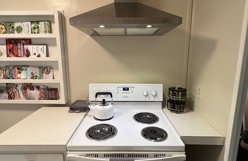 Lincoln House | Comfy 3-Bedroom Vacation Home with Garage Parking!