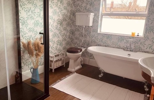 Ilminster House | Comfy 3BD Home with Patio in Peaceful Ilminster