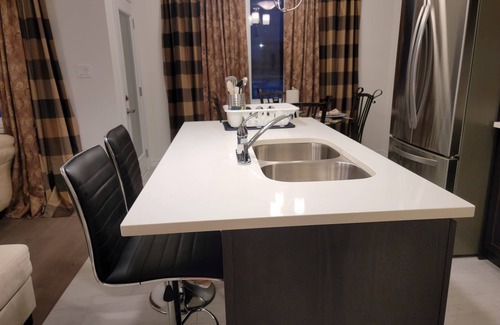 London House | Comfy 3Bdrm home near Hyde Park Mall/Western Uni