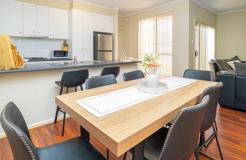 Blakeview Villa | Comfy 4BR Villa with garage suitable for groups and pet friendly! Walk to shops.