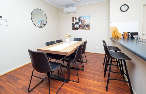 Blakeview Villa | Comfy 4BR Villa with garage suitable for groups and pet friendly! Walk to shops.