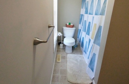 London House | Comfy Affordable stay close to lots of Amenities