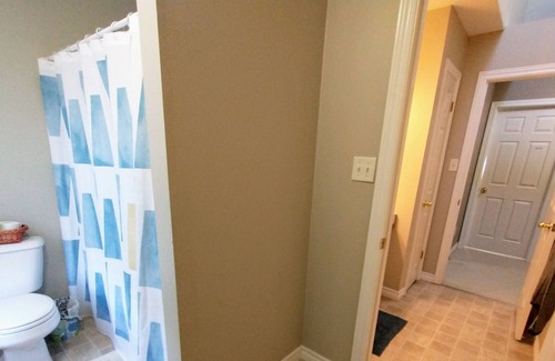 London House | Comfy Affordable stay close to lots of Amenities