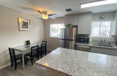 Roseville House | Comfy and freshly updated 2/1 duplex