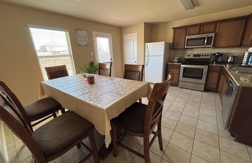 Princeton House | Comfy and Modern 4-Bedroom Home with King Bed, Workspace & Fast Wi-Fi