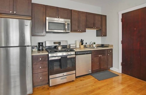 Chicago Apartment | Comfy and Serene Studio Apt in Chicago