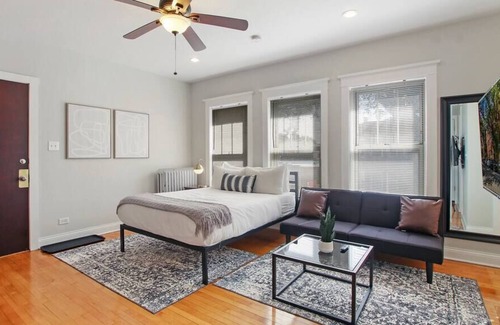Chicago Apartment | Comfy and Serene Studio Apt in Chicago
