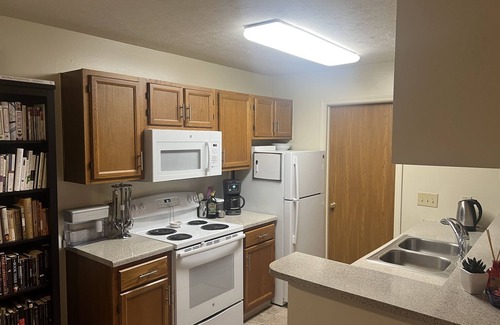 Fishers Apartment | Comfy Apartment for Eclipse Totality! Walk to Town Center, near Conner Prairie