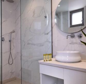 Stavromenos Apartment | Comfy apartmt near beach with pool dining area
