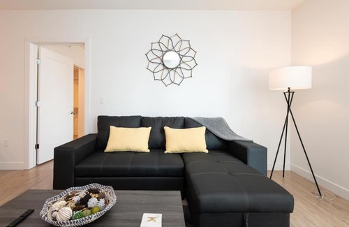 Financial District Apartment | Comfy Apt with pool & hot tub in downtown LA 658