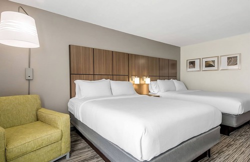 Tropic Hotel | Comfy Bedroom Near Brevard Zoo | Pool | Free Parking | 4 units w/I-95 Access