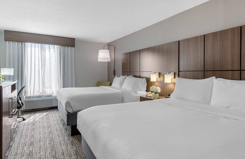 Tropic Hotel | Comfy Bedroom Near Brevard Zoo | Pool | Free Parking | 4 units w/I-95 Access