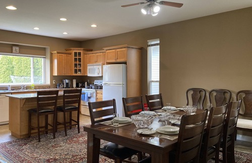 Maple Ridge House | ❤ Comfy, bright, spacious home ✔ Long stays