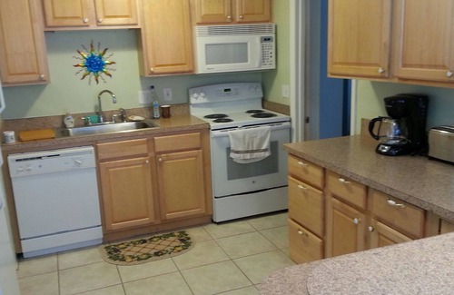 New Smyrna Beach House | Comfy bungalow, short walk to beach