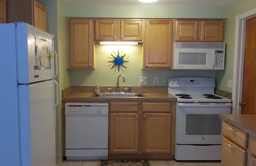 New Smyrna Beach House | Comfy bungalow, short walk to beach