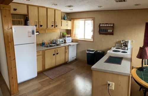 Beulah House | Comfy Cabin: Near Sleeping Bear Dunes & Frankfort