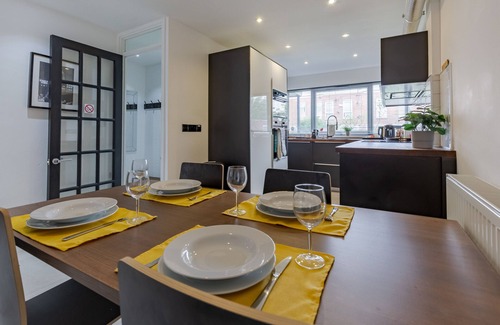 Smethwick House | Comfy & Chique Stay - Perfect For Visiting Sites, Events & City Centre