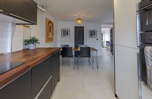 Smethwick House | Comfy & Chique Stay - Perfect For Visiting Sites, Events & City Centre