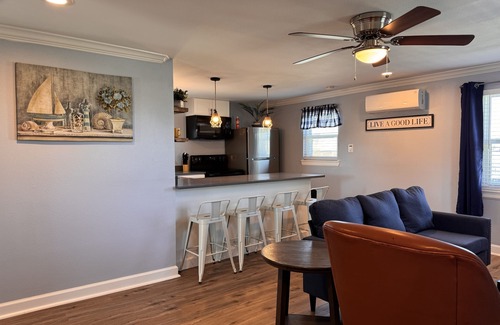 Surfside Beach House | Comfy Coastal Cottage One