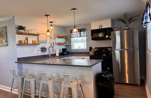 Surfside Beach House | Comfy Coastal Cottage One