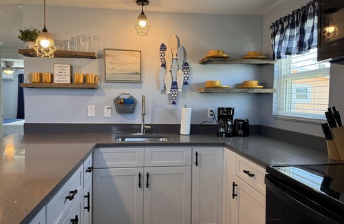 Surfside Beach House | Comfy Coastal Cottage One