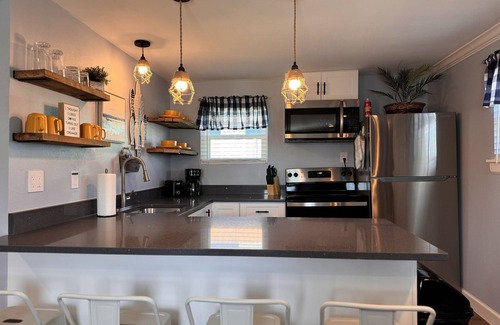 Surfside Beach House | Comfy Coastal Cottage Two