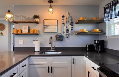 Surfside Beach House | Comfy Coastal Cottage Two