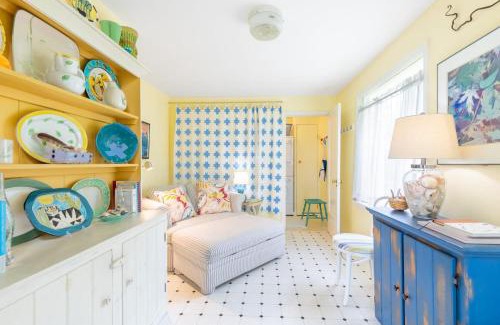 Freeland House | Comfy Coastal Cottage by AvantStay Mountain View