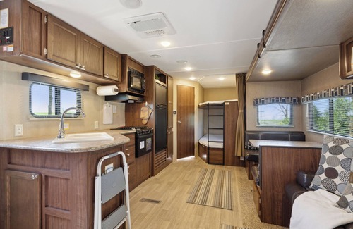 Langworthy RV Rental | Comfy Coleman rental camper in Delhi, IA