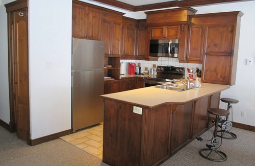 Refuge Du Cerf Condo | Comfy condo - Les Manoirs minutes from the hill