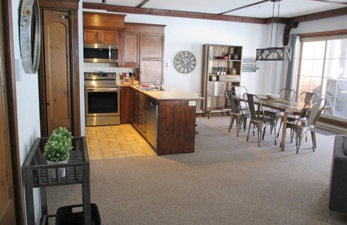 Refuge Du Cerf Condo | Comfy condo - Les Manoirs minutes from the hill