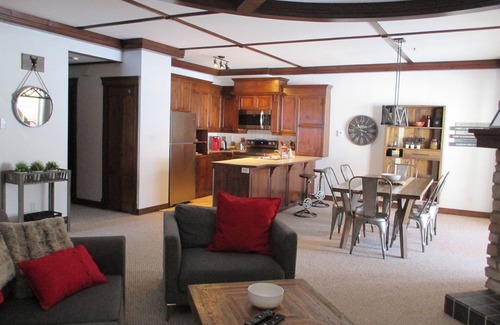 Refuge Du Cerf Condo | Comfy condo - Les Manoirs minutes from the hill