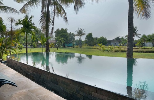 Downtown Siem Reap Villa | Comfy Contemporary Villa with Beautiful Pool and Garden