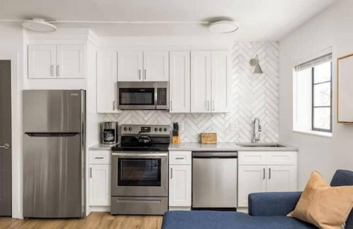 Brookwood House | Comfy Contemporary Brookwood/Buckhead LOCAL