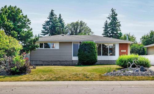 West Edmonton Villa | Comfy Corner Stays