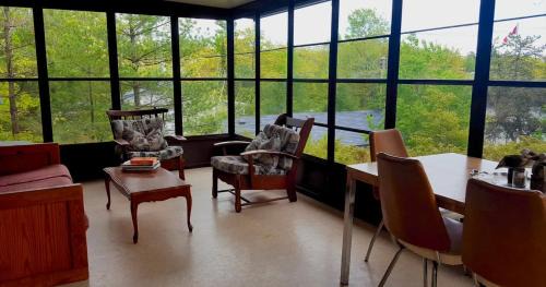 Carling House | Comfy Cottage in Georgian Bay - Rockwood #4