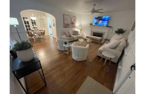 Graysville House | Comfy Cottage*Outdoor Living*Fire pit*Water feature