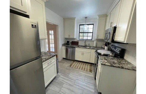 Graysville House | Comfy Cottage*Outdoor Living*Fire pit*Water feature